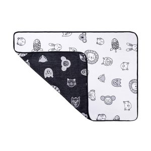 qmini-paturica-din-bambus-75-x-100-cm-mini-zoo-black-and-white-1167074-4.jpeg Qmini - Paturica pufoasa pentru bebelusi si copii, Din bambus, Dimensiune 75 x 100 cm, Mini Zoo, Black and white