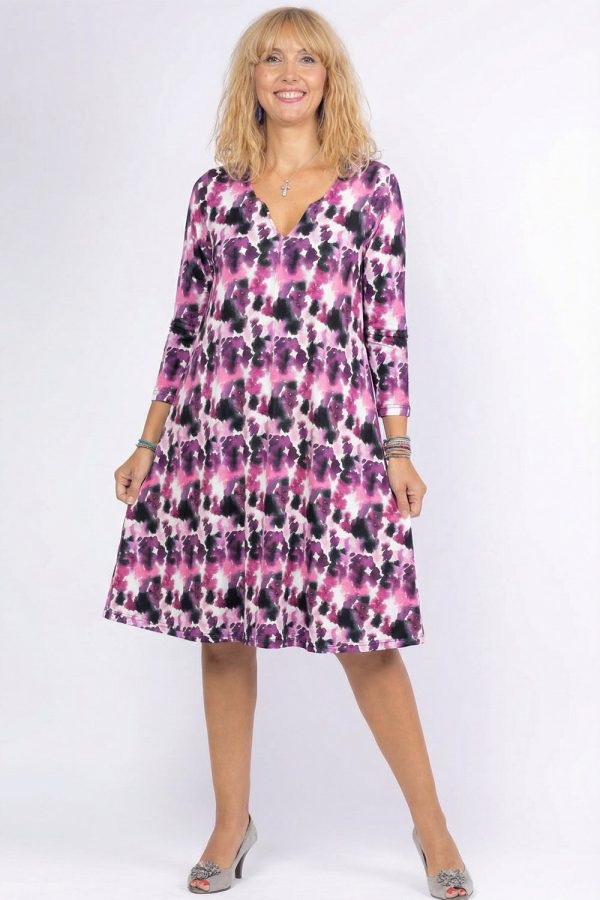 rochie-a-line-midi-cu-decolteu-traditional-si-imprimeu-pictural-copie-958543.jpg Rochie A line midi, cu decolteu traditional si imprimeu mov si fucsia