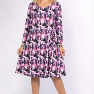 Rochie  A line  midi, cu nod intr-o parte, din vascoza, cu imprimeu pictural mov si  fucsia
