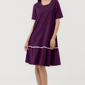 rochie-a-line-midi-cu-volan-si-dantela-din-bumbac-mov-inchis-583707.jpg Rochie A line midi, cu volan si dantela din bumbac, mov inchis
