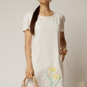 Rochie alba din in cu flori brodate si croi drept