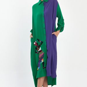 Rochie camasa oversize verde-mov cu broderie silueta fata africana, din vascoza