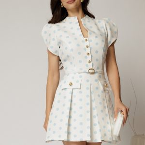 Rochie DY Fashion alba cu buline bleu cu fusta scurta cu pliuri si decolteu