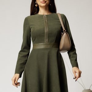 rochie-dy-fashion-din-stofa-velur-kaki-cu-fermoar-metalic-decorativ-si-insertii-din-piele-1418992-1133140-4.jpeg Rochie DY Fashion din stofa velur kaki cu fermoar metalic decorativ și inserții din piele