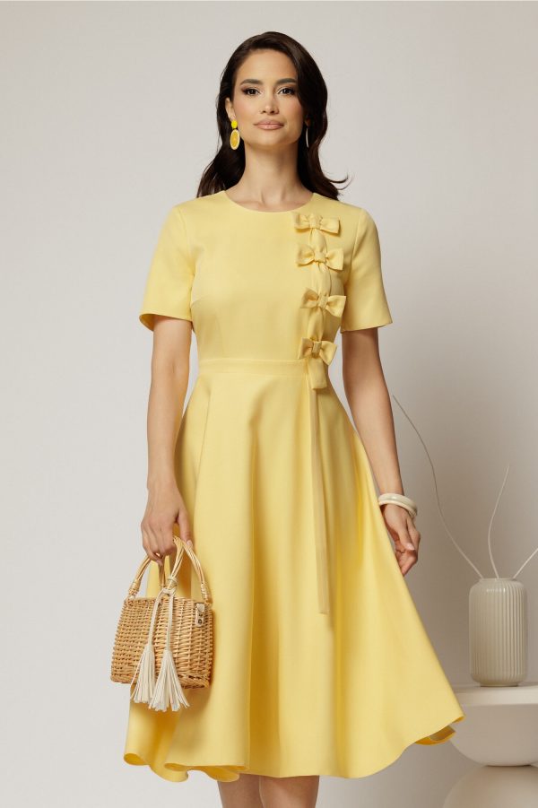 Rochie DY Fashion galbena cu funde pe bust si maneci scurte