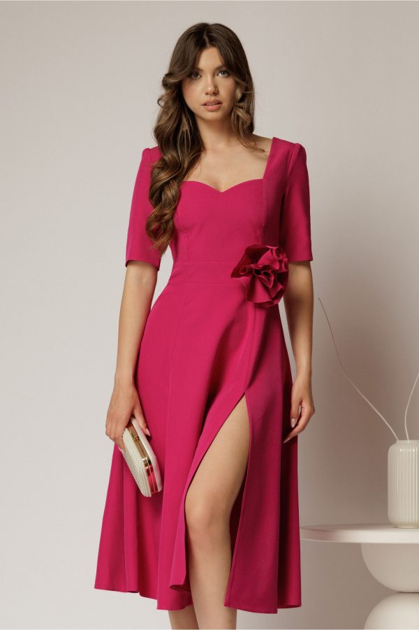 rochie-dy-fashion-magenta-cu-decolteu-inima-si-detaliu-floral-in-talie-1471633-1154659-4.jpeg Rochie DY Fashion magenta cu decolteu inima si detaliu floral in talie
