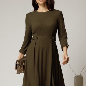 Rochie DY Fashion midi kaki din tricot cu nasturi decorativi pe talie