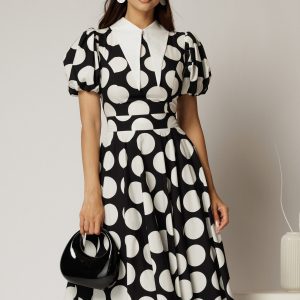 Rochie DY Fashion midi neagra cu buline din poplin cu guer ascutit si maneci scurte bufante