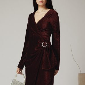 Rochie eleganta din catifea burgundy cu insertii din fir lurex si catarama in talie