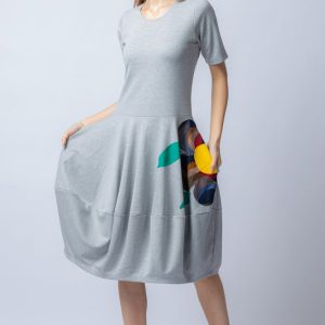 Rochie gri midi de tip lalea, cu aplicatie cusuta in forma de floare