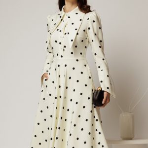 rochie-midi-alba-cu-buline-si-guler-ascutit-1458850-1149751-4.jpeg Rochie midi alba cu buline si guler ascutit