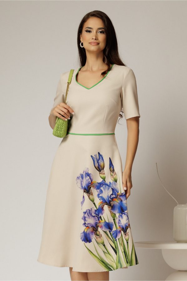 Rochie midi bej clos cu imprimeu indiggo si decolteu in V