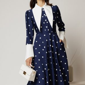 rochie-midi-bleumarin-cu-buline-si-guler-ascutit-1458901-1149769-4.jpeg Rochie midi bleumarin cu buline si guler ascutit