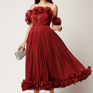 rochie-midi-bordo-in-clos-din-voal-satinat-cu-volanase-la-bust-si-la-baza-1404169-1124584-4.jpeg Rochie midi bordo in clos din voal satinat cu volanase la bust si la baza