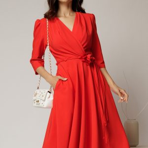 Rochie midi corai din stofa in clos cu floare in talie