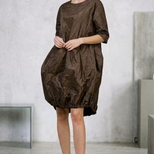 Rochie midi cu volum tip balon din tafta cu memorie, cafenie