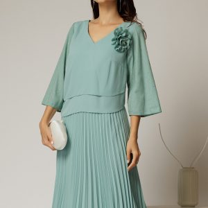 Rochie midi de ocazie verde menta cu fusta plisata si strassuri pe maneci