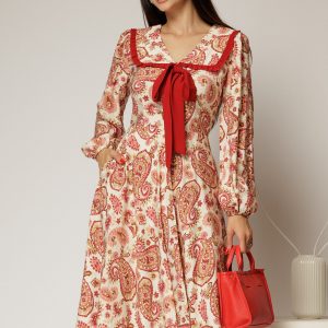 Rochie midi imprimeu floral bordo cu guler evidentiat cu volanas