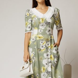 rochie-midi-kaki-din-vascoza-cu-imprimeu-floral-si-guler-alb-brodat-1479502-1158640-4.jpeg Rochie midi kaki din vascoza cu imprimeu floral si guler alb brodat