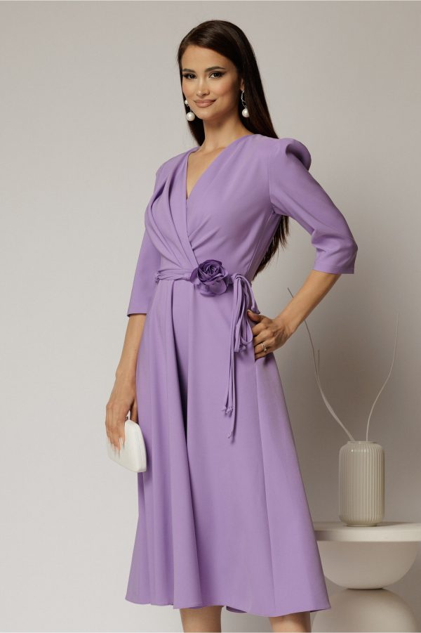 rochie-midi-lila-din-stofa-in-clos-cu-floare-in-talie-1469182-1154128-4.jpeg Rochie midi lila din stofa in clos cu floare in talie