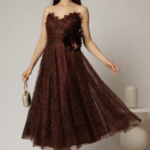 Rochie midi maro de ocazie din dantela cu brose detasabile in talie