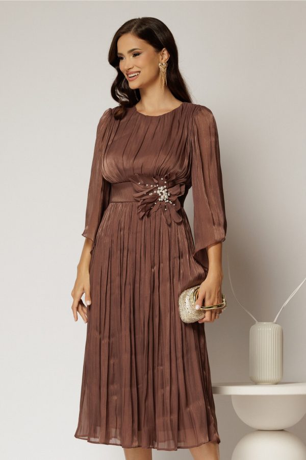 rochie-midi-maro-de-ocazie-din-voal-peliculizat-cu-perle-pe-talie-1483483-1160410-4.jpeg Rochie midi maro de ocazie din voal peliculizat cu perle pe talie