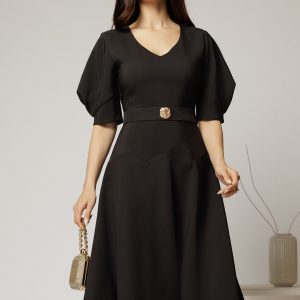 Rochie midi neagra eleganta cu fusta clos, decolteu adanc in V si maneci bufante