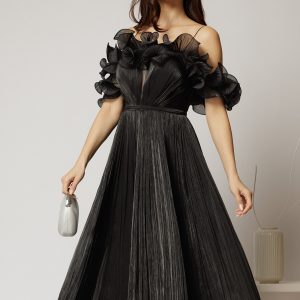 rochie-midi-neagra-in-clos-din-voal-satinat-cu-volanase-la-bust-si-la-baza-1446538-1144699-4.jpeg Rochie midi neagra in clos din voal satinat cu volanase la bust si la baza