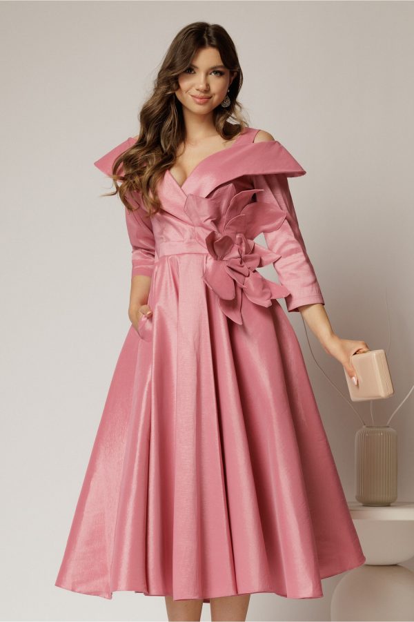 rochie-midi-roz-din-tafta-peliculizata-cu-floare-ampla-pe-talie-1471276-1154497-4.jpeg Rochie midi roz din tafta peliculizata cu floare ampla pe talie