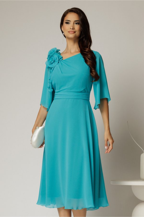rochie-midi-turcoaz-din-voal-cu-decolteu-asimetric-si-floare-la-bust-1478362-1159054-4.jpeg Rochie midi turcoaz din voal cu decolteu asimetric si floare la bust