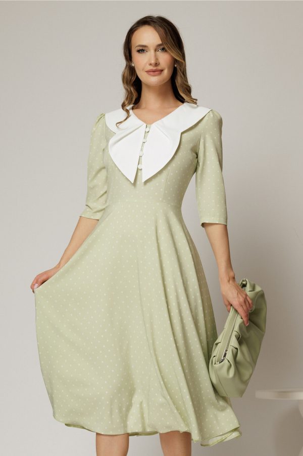 Rochie midi verde fistic cu buline si guler amplu croi clos