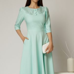Rochie midi verde menta de ocazie cu nasturi pe bust si guler cu broderie si margele