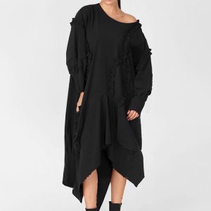 rochie-neagra-oversize-cu-maneci-bufante-copie-657201.jpg Rochie neagra in colturi cu maneci bufante si aplicatii volane, oversize