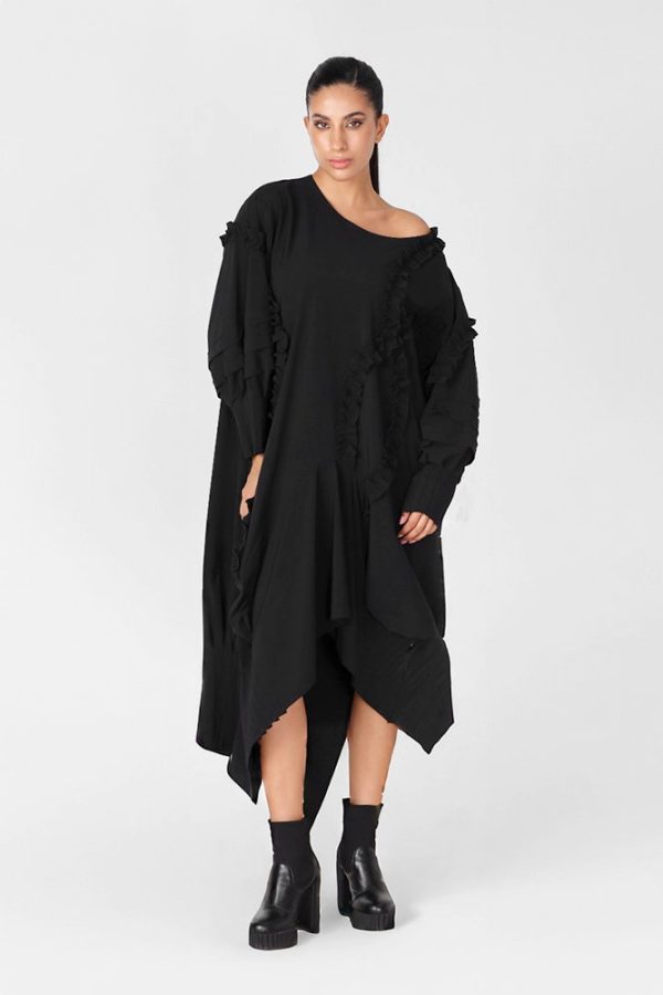 Rochie neagra in colturi cu maneci bufante si aplicatii volane, oversize