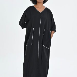 Rochie neagra oversize cu detalii fine albe