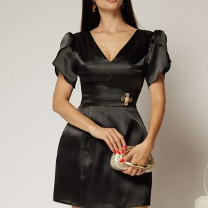 rochie-neagra-scurta-din-tafta-cu-accesoriu-auriu-in-talie-1488169-1161109-4.jpeg Rochie neagra scurta din tafta cu accesoriu auriu in talie