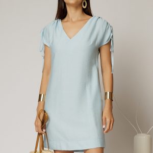 Rochie scurta bleu cu croi drept din rayon cu decolteu in V si snur la maneci