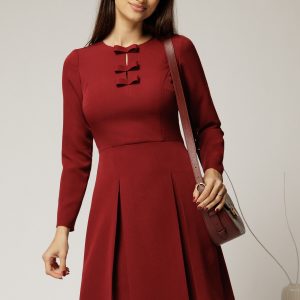 rochie-scurta-bordo-cu-funde-la-bust-si-pliuri-pe-fusta-1429036-1135819-4.jpeg Rochie scurta bordo cu funde la bust si pliuri pe fusta