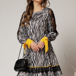 rochie-scurta-zebra-print-din-satin-cu-detalii-galbene-1438987-1141837-4.jpeg Rochie scurta zebra print din satin cu detalii galbene