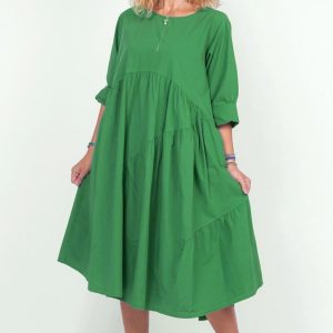 Rochie verde oversize, cu maneca scurta, cu trei volane asimetrice, din poplin satinat