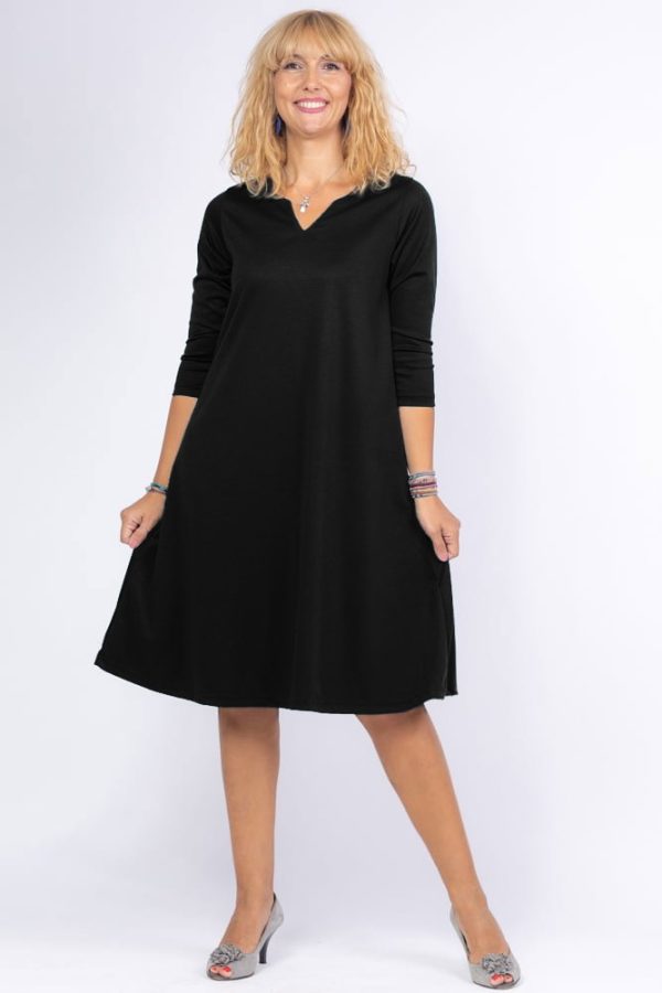 rochie-uni-mov-zmeura-a-line-midi-cu-decolteu-traditional-copie-633972.jpg Rochie uni neagra A line midi, cu decolteu traditional