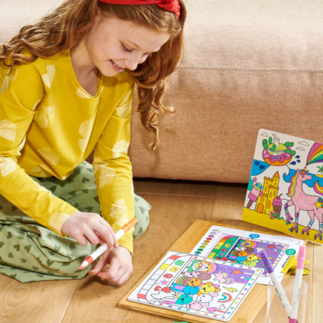 Set creativ de pictura dupa numere cu markere- Taramul Unicornilor (Set de 8)