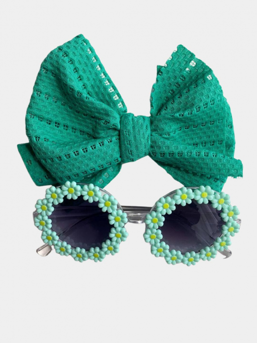 set-ochelari-de-soare-pentru-fetite-model-floricele-vesele-marime-universala-verde-817327.jpg Set Ochelari de Soare pentru Fetite, Model Floricele Vesele, Marime Universala - Verde